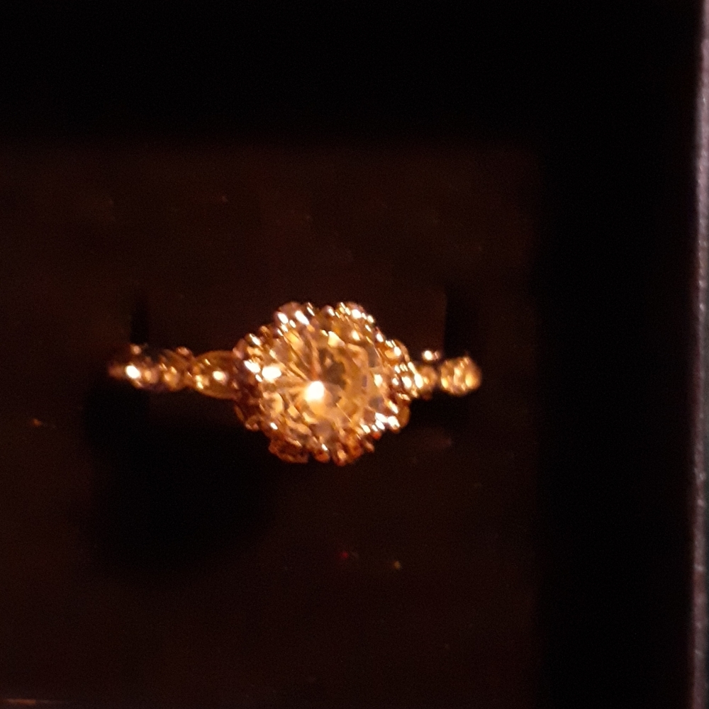 NWOT 925 STERLING SILVER RING